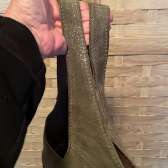 Lucky Brand suede leather satchel/tote, zipper and pocket interior compartments - Picture 10 of 12